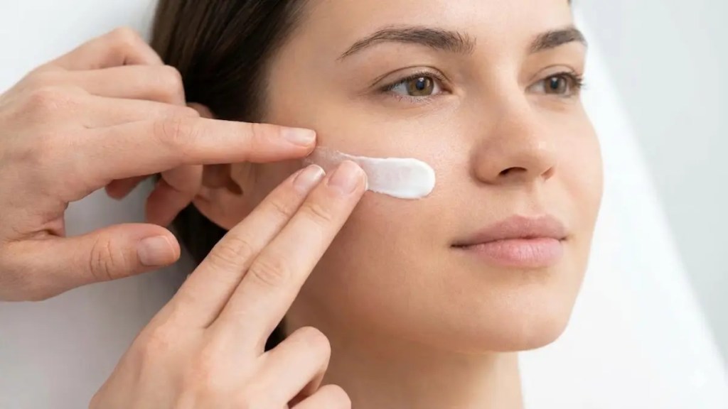 How to apply sunscreen correctly using two finger method